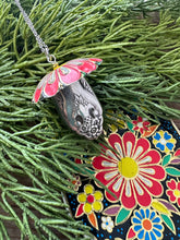 Load image into Gallery viewer, vintage tin - Flower mushroom necklace