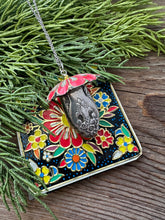 Load image into Gallery viewer, vintage tin - Flower mushroom necklace