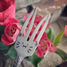 Load image into Gallery viewer, Bunny Plant Marker