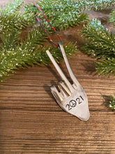 Load image into Gallery viewer, Christmas Decoration - Peace/Year