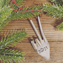 Load image into Gallery viewer, Christmas Decoration - Peace/Year