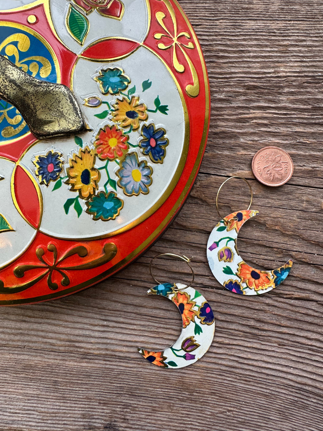 vintage tin earrings - Happy floral moons