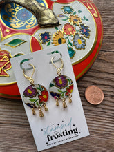 Load image into Gallery viewer, vintage tin earrings - Happy floral discs
