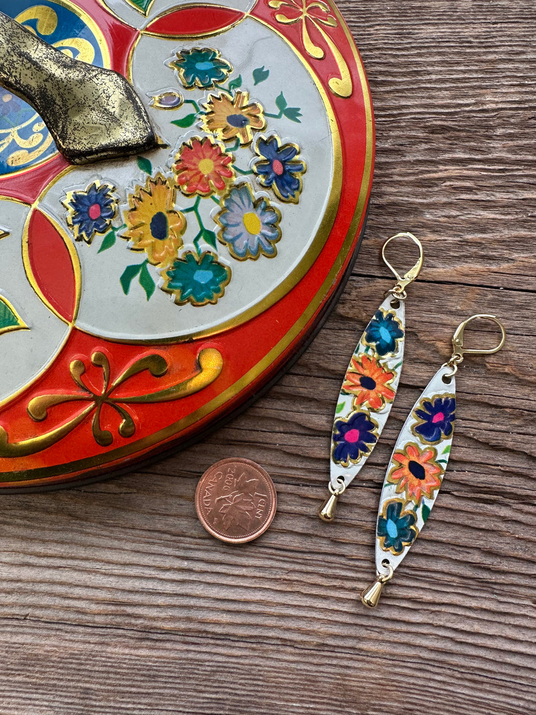 vintage tin earrings - Happy floral drops
