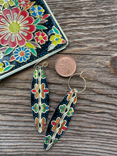 Load image into Gallery viewer, vintage tin earrings - Hippie flower dangles
